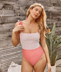 The Ruffle Oasis - On The Dot In Coral