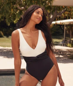 The Twist Backflip - Sea Urchin & White Sand 8 The Twist Backflip - Sea Urchin & White Sand -Deals US Tropic Bikini Store 1 ModelFront 1e33fdd5 9a6a 4f52 8955 81de9edbb99a