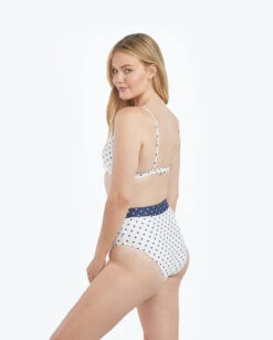 The Triangle Bikini Top - Square Dot In White Sand & Deep Sea 8 The Triangle Bikini Top - Square Dot In White Sand & Deep Sea -Deals US Tropic Bikini Store 2 ModelBack 2a34e1bb c04a 4a95 8a1b 78e0ba5dfe08