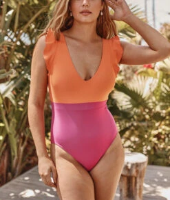 The Ruffle Backflip - Hibiscus & Tangerine -Deals US Tropic Bikini Store 2 ModelBack 9739813e 4232 4b1f 8da8 e54858d6024f