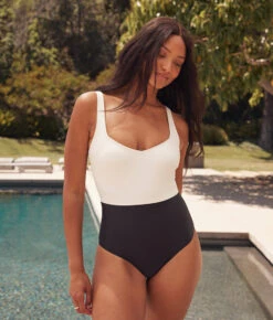 The Seascape Sweetheart One Piece - Sea Urchin & White Sand -Deals US Tropic Bikini Store 2 ModelBack 9f450070 1d03 451c 8a17 e383fdcff811