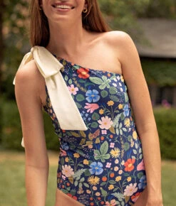 The Bow-Shoulder Ruched Sidestroke - Strawberry Fields In Deep Sea -Deals US Tropic Bikini Store 2 ModelBack b8cf5406 d0f4 41ee a17b 8ca7d967ea58